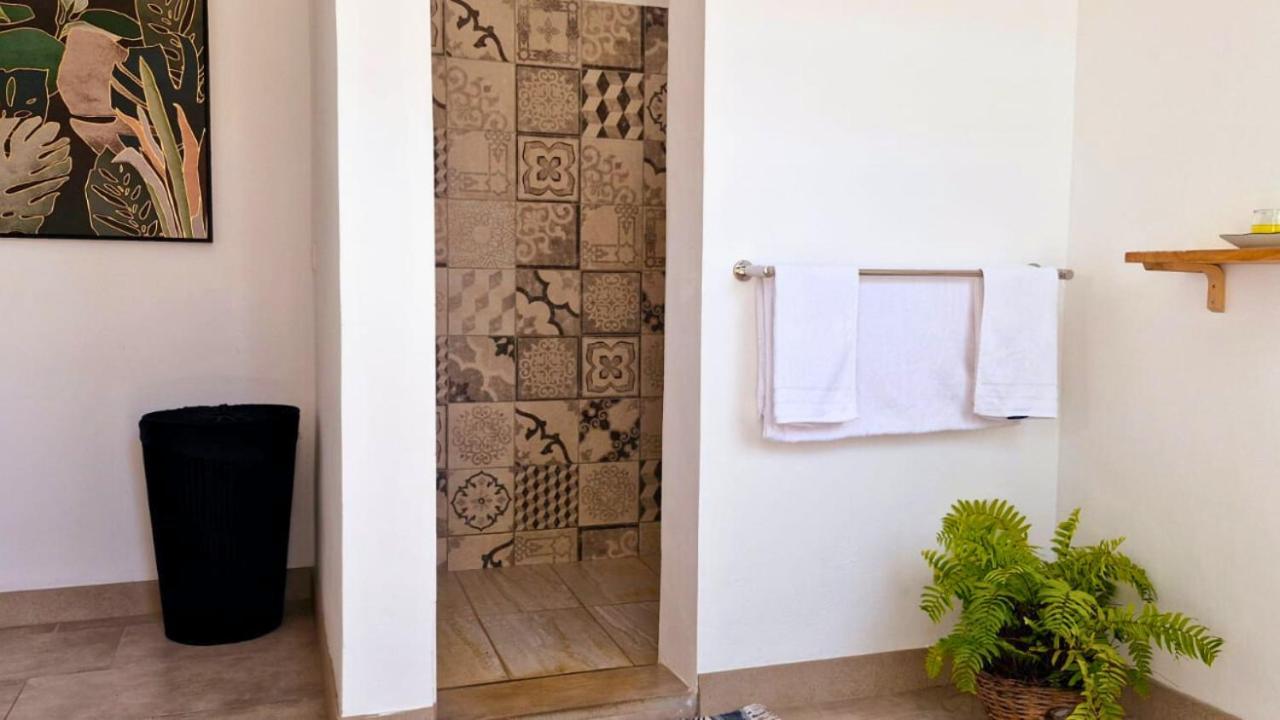 Le Mandala Moris Guesthouse Pointe Aux Canonniers Grand Baie Exterior photo